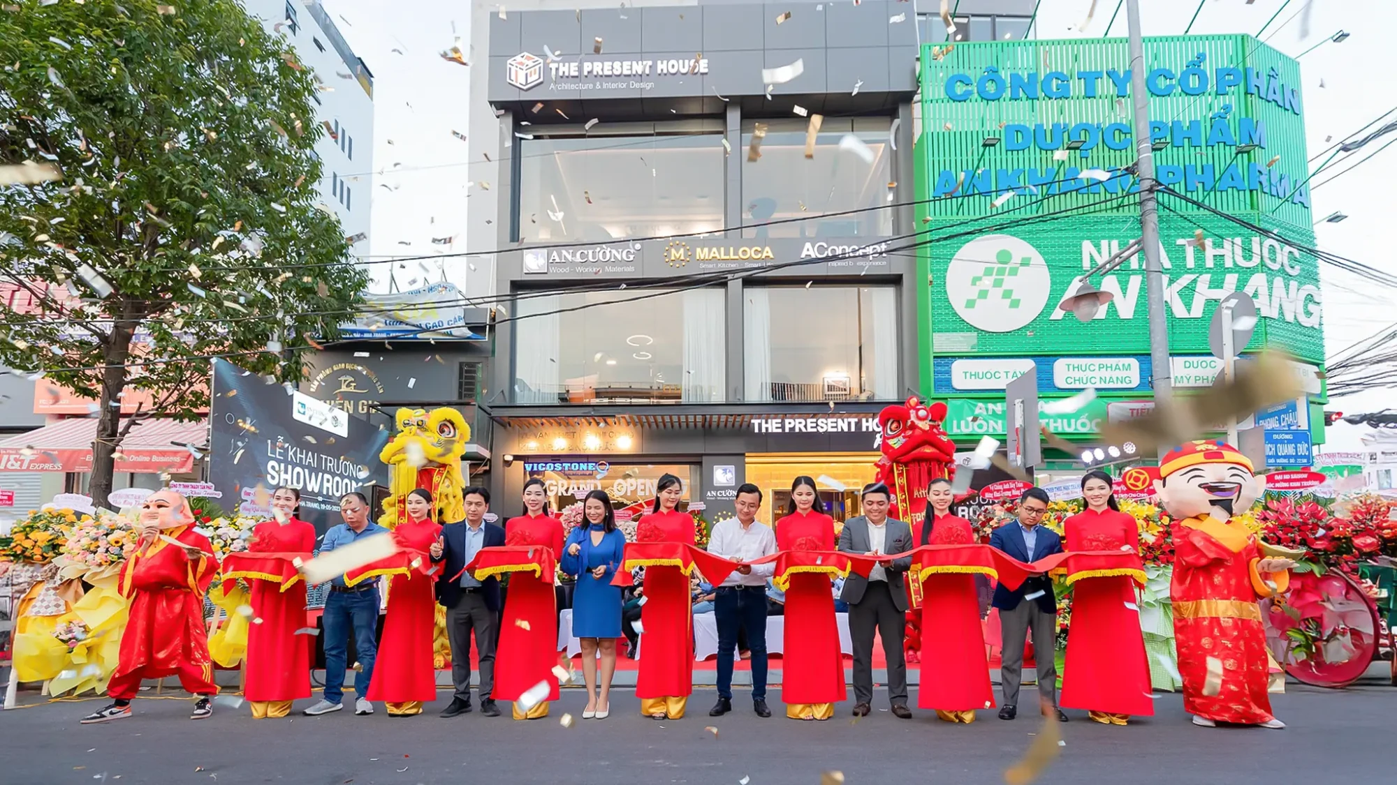 THE PRESENT HOUSE - DESIGN AND BUILD